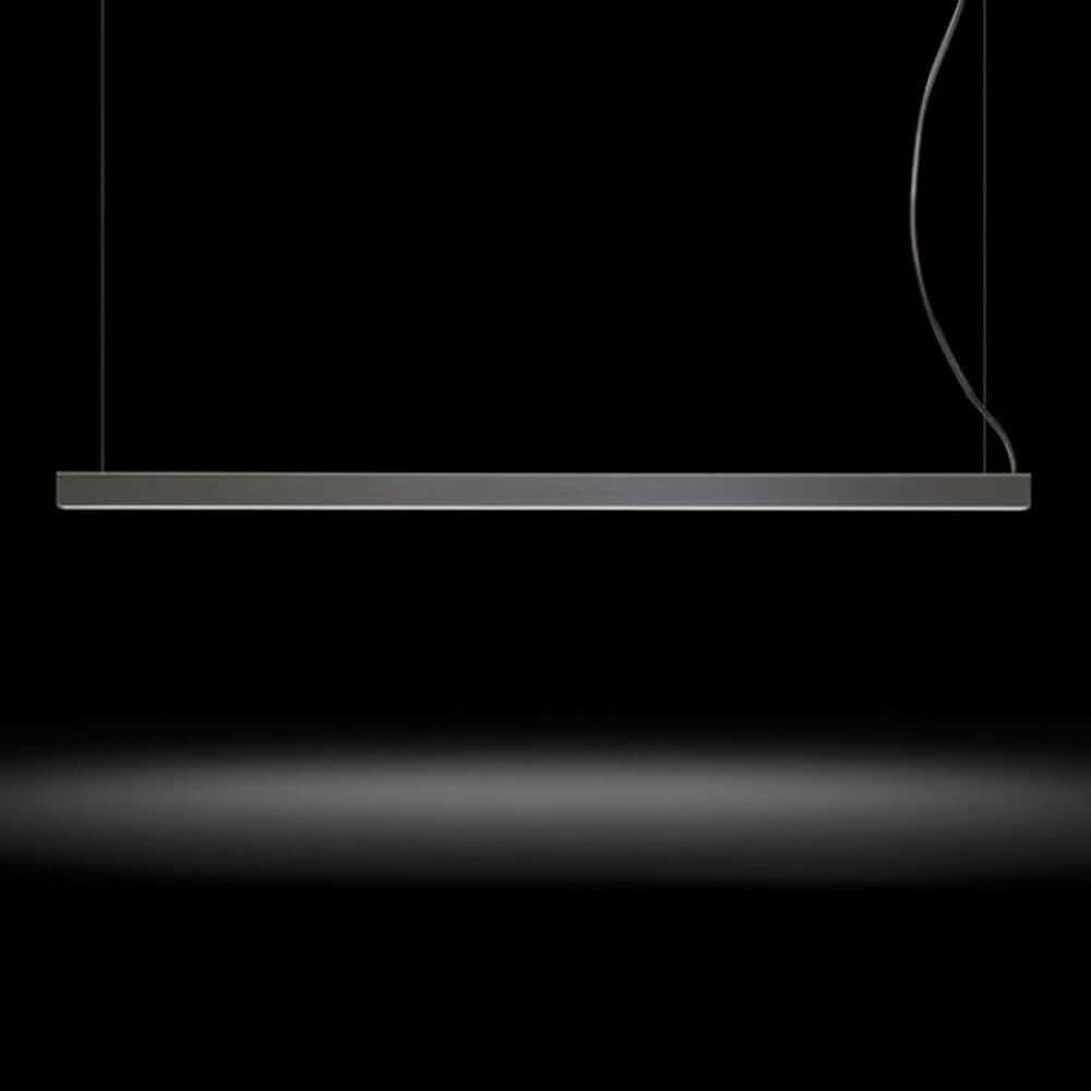 Panzeri Brooklyn Line LED-Pendelleuchte in modernem Design, ideal für Büros und Essbereiche.