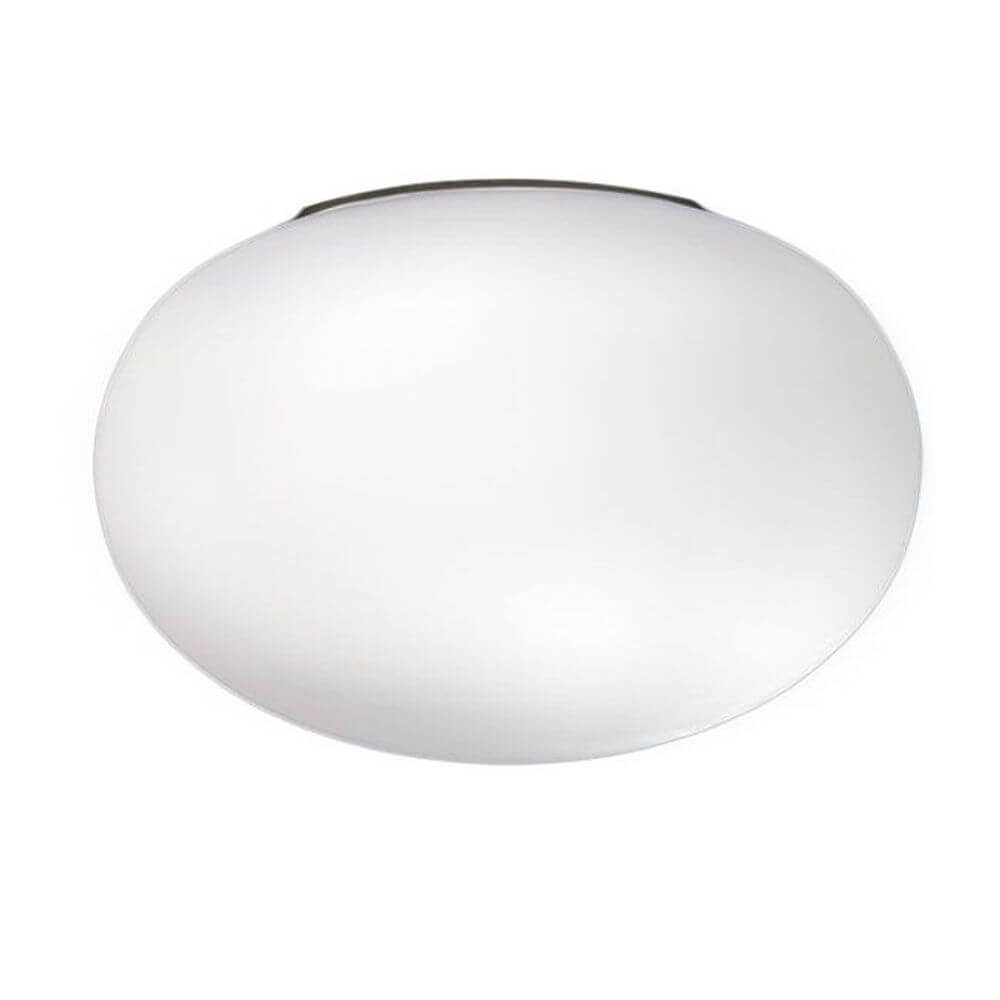 Panzeri Gilbert Glas Deckenleuchte in weißem Satinglas mit diffusem Licht für Wohn- und Lobbybereiche.