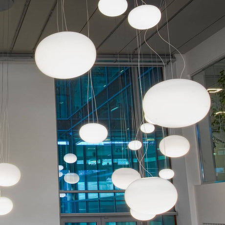 Panzeri Gilbert Glas Pendelleuchte in modernem Design mit diffusem Licht.
