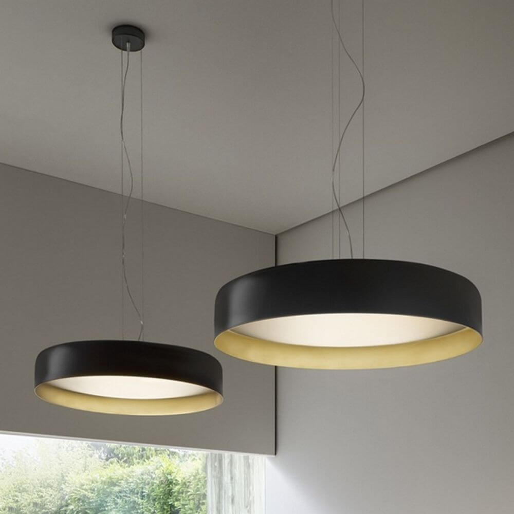 Panzeri Ginevra LED Hängelampe indirekt/direkt mit schwarzem und goldenem Design für stilvolle Beleuchtung.
