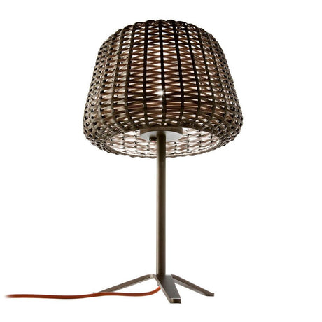 Panzeri Ralph Rattan Außen Tischlampe 58cm mit handgeflochtenem Schirm für stimmungsvolles Licht im Freien.
