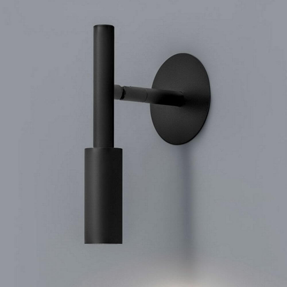 Panzeri Tubino LED-seinävalaisin mattamustana, minimalistinen muotoilu, käännettävä ja kallistettavissa.