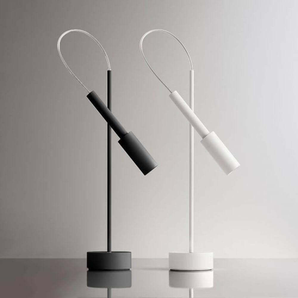 Panzeri Tubino LED-Tischlampe in Schwarz und Weiß, schwenkbar und energieeffizient, modernes Design von Matteo Thun.