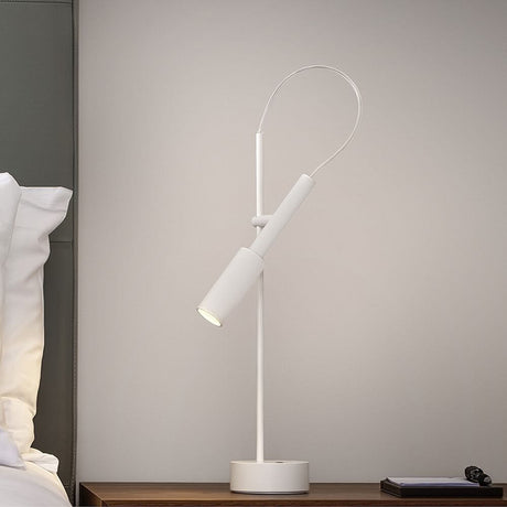 Panzeri Tubino Plus LED-bordlampe med dimmer på et nattbord med moderne design.