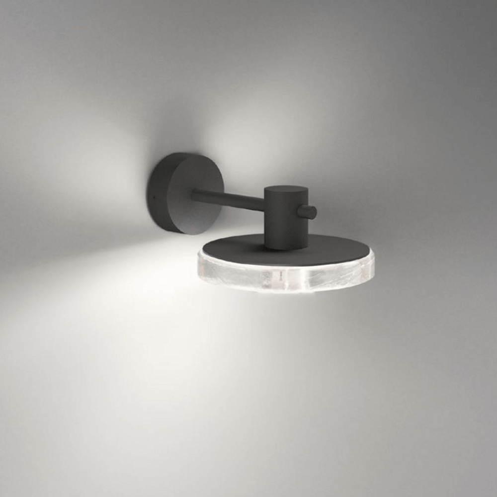 Panzeri Venexia LED-Außenwandleuchte IP65 in elegantem Design mit Gussglaskopf und Aluminiumplatte.