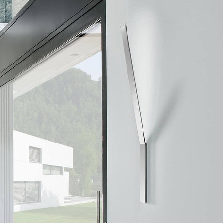 Panzeri Ypsilon LED applique da incasso a parete indiretta su una parete, design elegante con illuminazione indiretta.