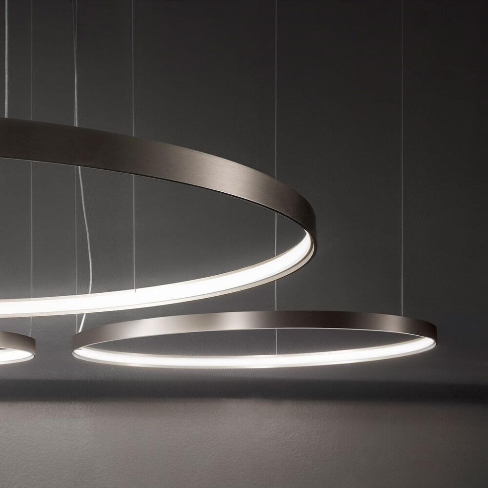 Owalna lampa wisząca Panzeri Zero Ellipse LED w nowoczesnym stylu, elegancki i minimalistyczny obiekt świetlny.