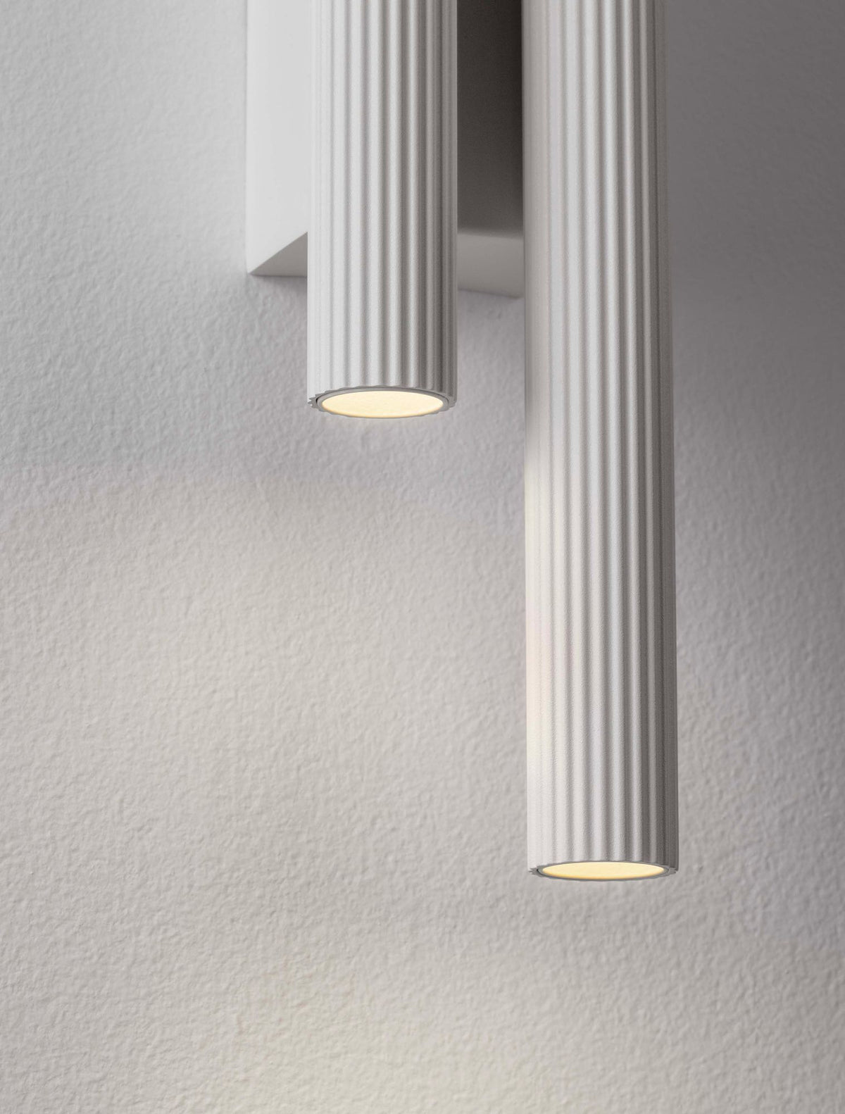 Paron LED Wandleuchte 2-flammig Geriffelt 3000K (4)