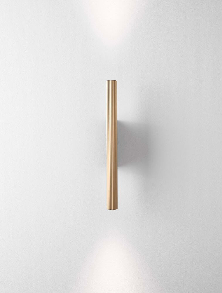 Paron LED Wandleuchte Geriffelt 3000K in elegantem Design mit goldfarbenem Aluminiumkorpus