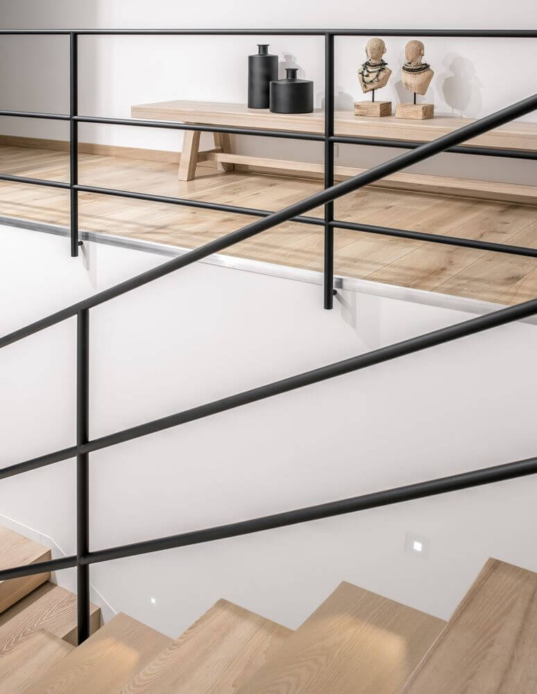 Passagio LED Außenwandeinbauleuchte Quadratisch Slot 3000K IP54 in modernem Treppenhausdesign.