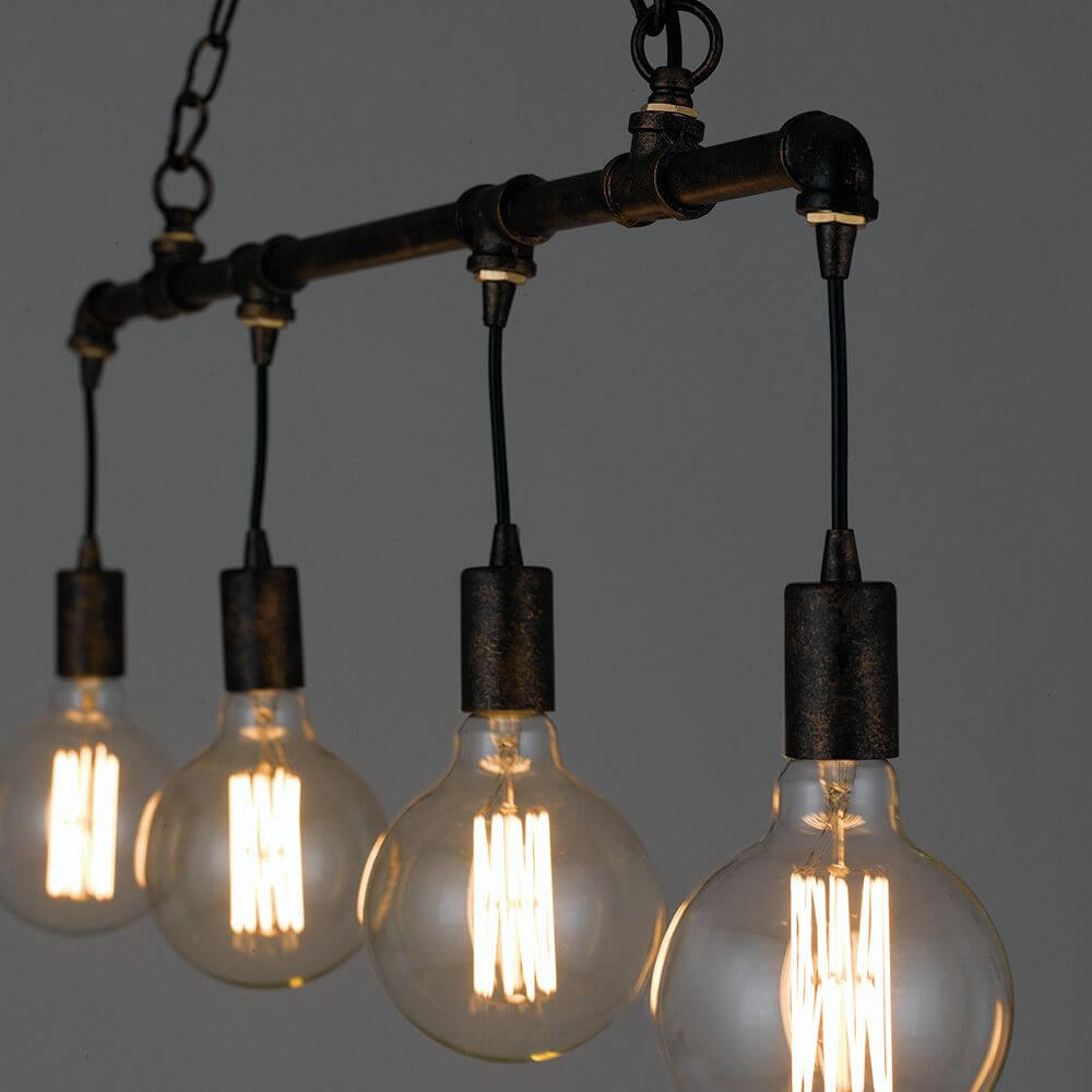 Pendellampe Amarcord Rostfarben mit vier Edison-Glühbirnen und eisernen Installationsrohren.