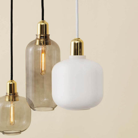 Lampa wisząca Amp S mosiądz, nowoczesne lampy o nostalgiczny designie i szlachetnych materiałach.