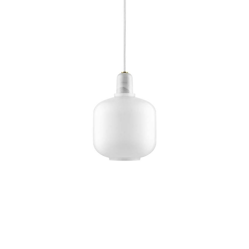 Pendelleuchte Amp S Ø 14cm Weiß - elegante Glaslampe in weißer Opazität mit nostalgischem Design.