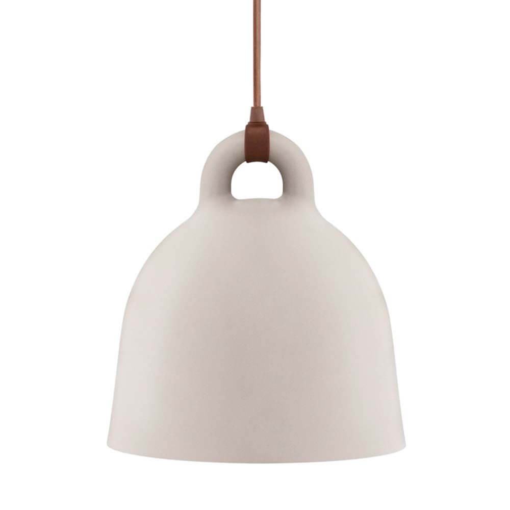Pendelleuchte Bell L Ø 55cm Sand in schlichter, robuster Form mit abgerundeter Oberfläche.