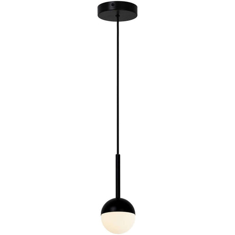Pendelleuchte Contina mit opalweißer Glaskugel und modernem, schlankem Design.