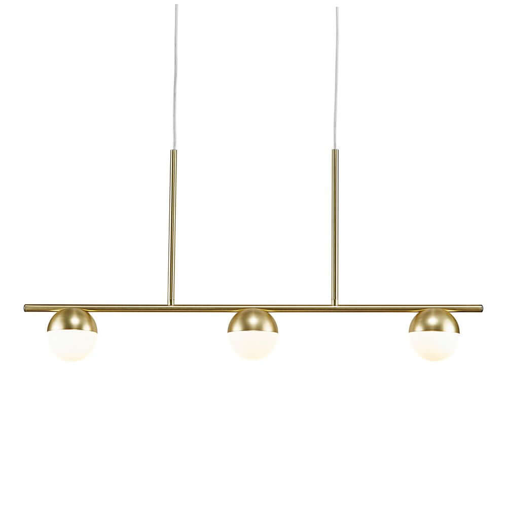 Pendelleuchte Contina 3-Spot in elegantem goldfarbenem Design mit kugelförmigen opalweißen Glaskuppeln.