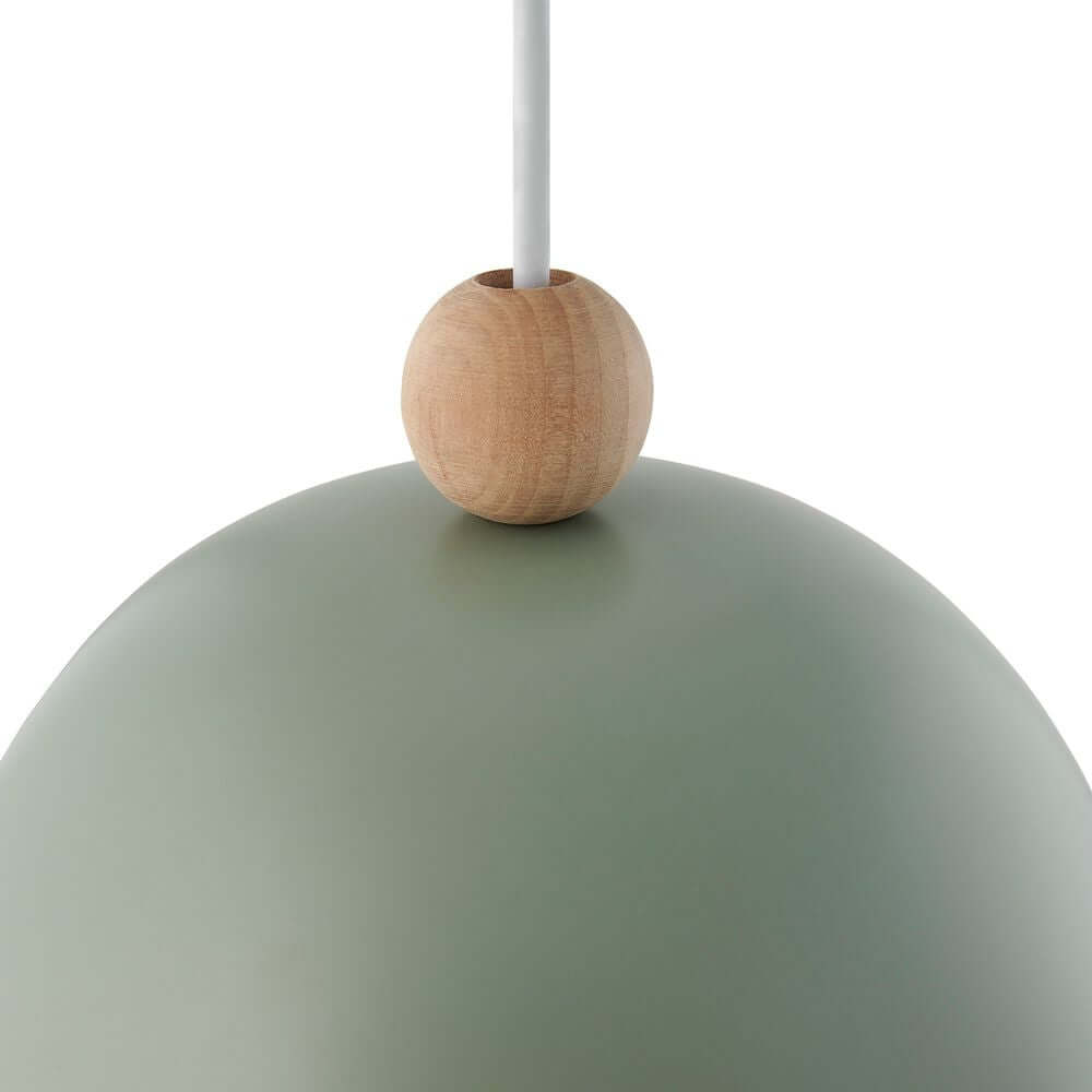 Pendelleuchte Gaston mit abgerundetem Schirm und Holzdetail in gedecktem Grün.