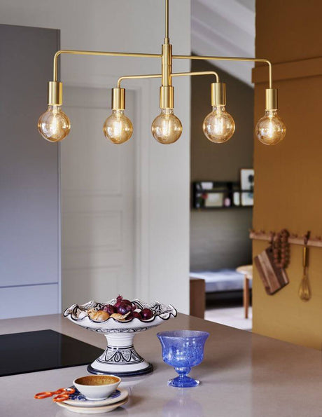 Pendelleuchte Gloom 5-Spot in elegantem Design mit drehbaren Armen und dekorativen Leuchtmitteln.