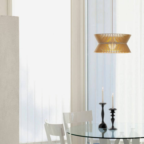 Kontro 6000 pendant light made of wood Ø 45 cm above a glass table with candles and chairs.