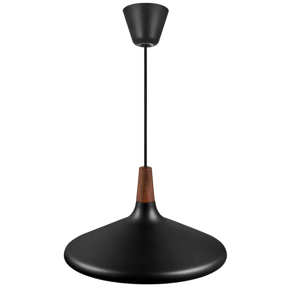 Pendelleuchte Nori 39 in modernem Design mit schwarzem Lampenschirm und Nussbaumholz-Akzent.