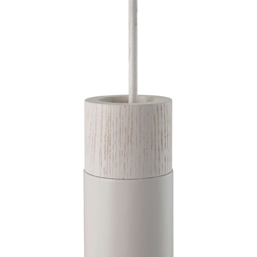 Pendelleuchte Tilo in minimalistischem Design mit hellem Lampenkopf und skandinavischer Eleganz.