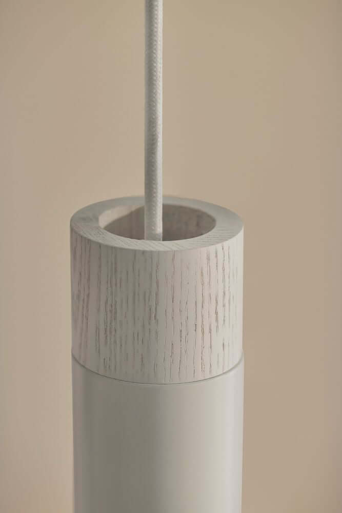 Pendelleuchte Tilo mit minimalistischen Design und skandinavischer Eleganz, ideale Beleuchtung für jeden Raum.