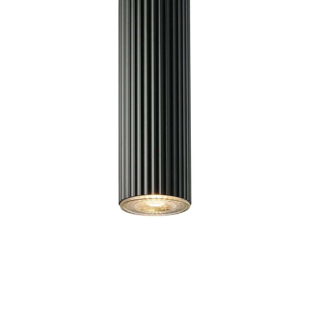 Pendelleuchte Vico mit gerippter Oberfläche für skandinavische Eleganz und gerichtetes Licht.