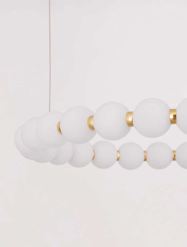 Perla LED Pendelleuchte 27-flammig Ø 62cm 3000K - elegante Hängelampe mit Opalglas und Chrommetall.