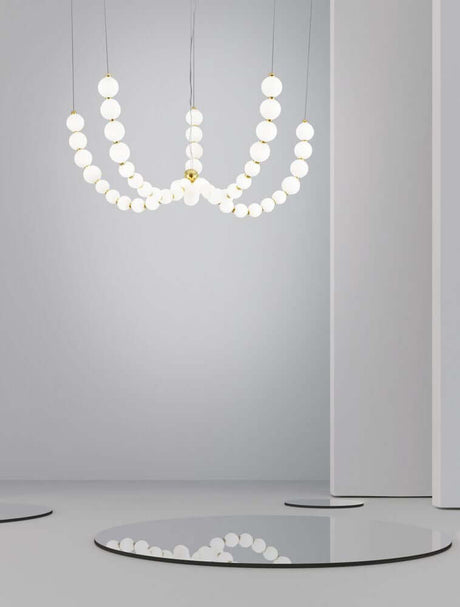 Perle LED Pendel 55 pærer Ø 118cm 3000K guld i moderne interiør
