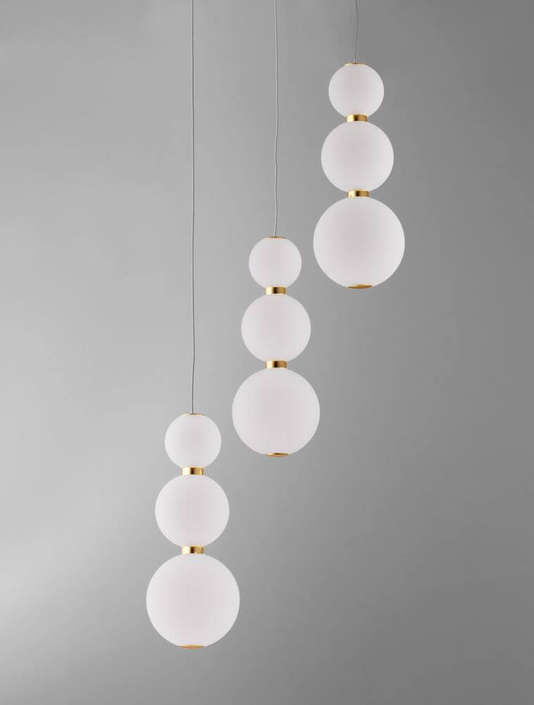 Perla LED Pendelleuchte 9-flammig Ø 31cm 3000K – stilvolle Hängelampe mit opalem Glas und goldenen Akzenten.