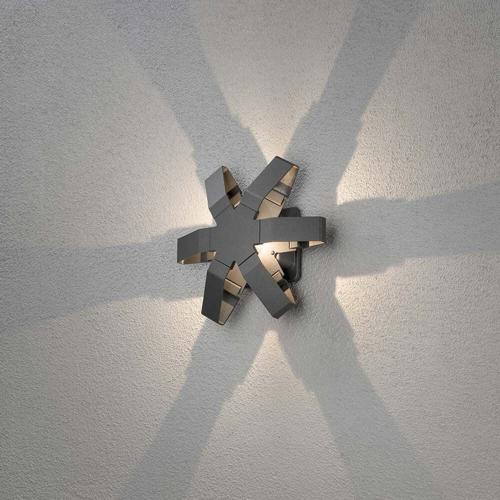 Pescara LED Außen-Wandleuchte Anthrazit, klares Acrylglas an einer Wand installiert, mit декоративноem Lichtwurf.