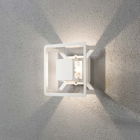 Pescara LED Applique da Esterno Bianca, vetro chiaro montata su una parete, design moderno con luce calda.