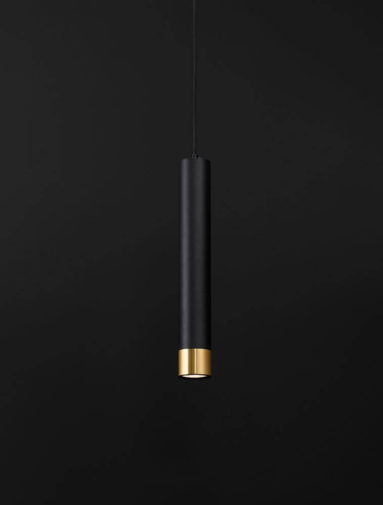 Alt Tag: Picto Pendelleuchte GU10 Ø 6cm Schwarz, Gold – schlanker zylindrischer Aluminiumschirm matt schwarz mit goldener Abschlusskante, moderner Hängeleuchte