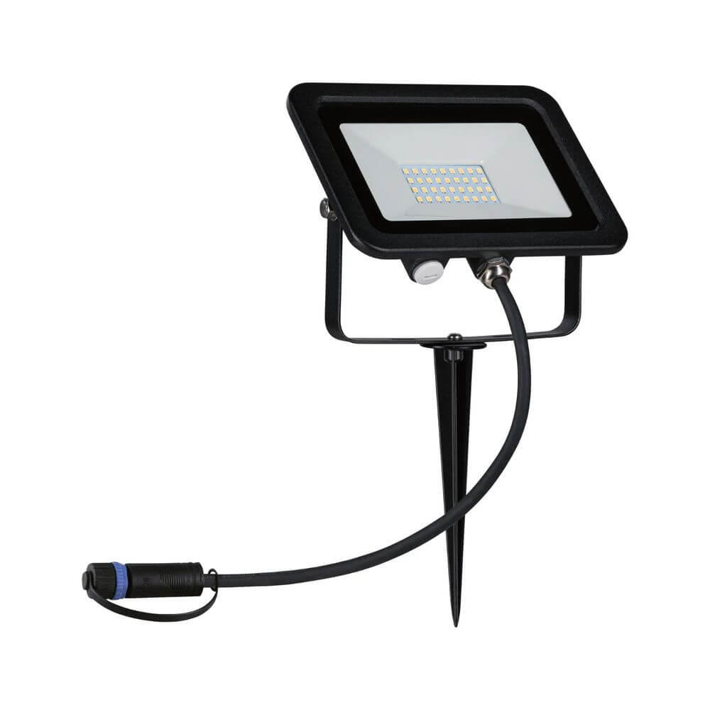 Plug & Shine LED-Gartenstrahler Fluter mit Montagespieß zur flexiblen Anordnung im Außenbereich.