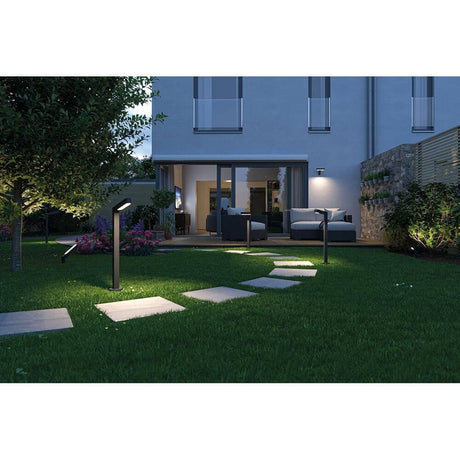 Plug & Shine LED projecteur de sol extérieur Ito IP65 dans le jardin, l’éclairage parfait pour l’extérieur.