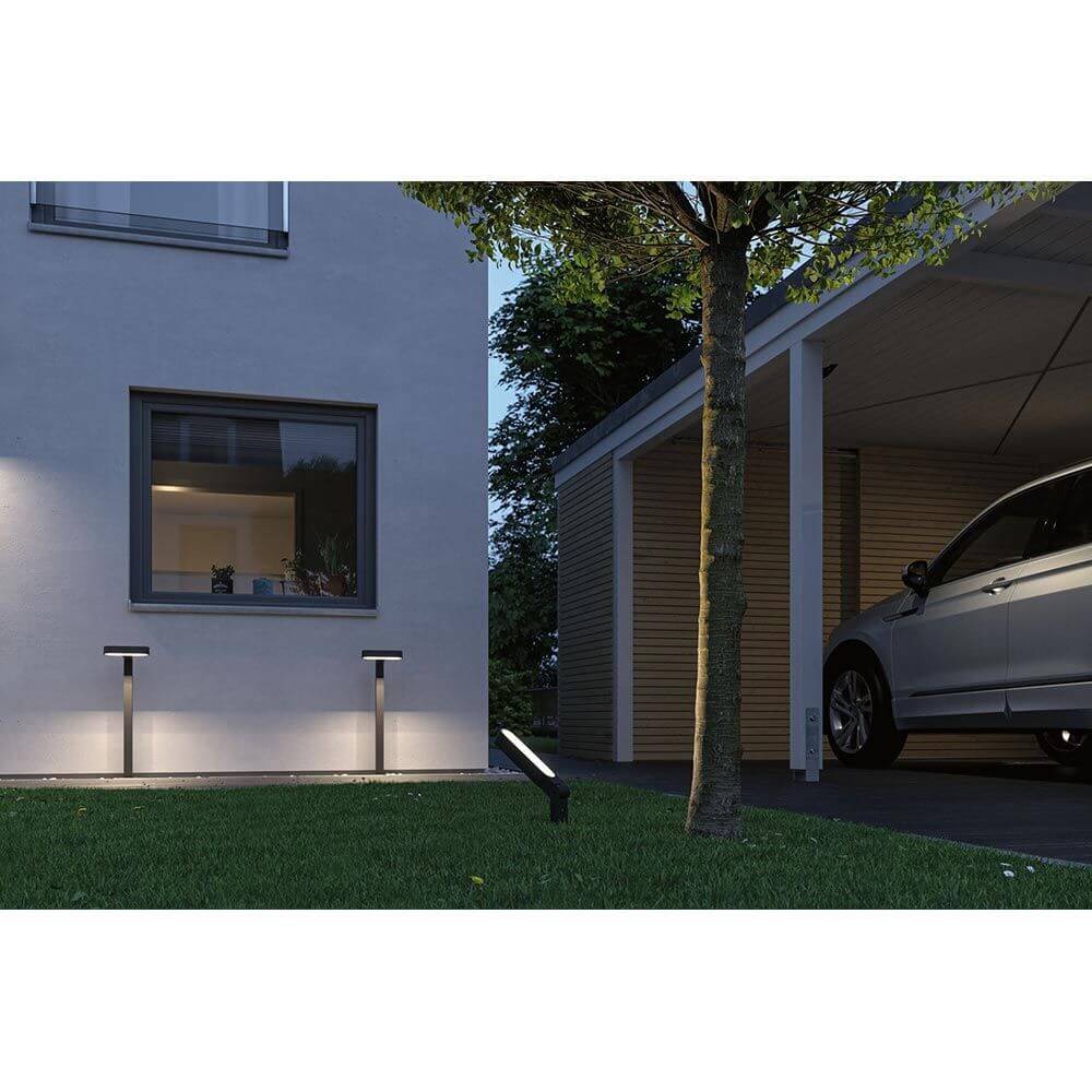 Plug & Shine LED Spot Ito in Anthrazit, beleuchtet den Garten mit hochwertigem Außenlicht im modernen Design.