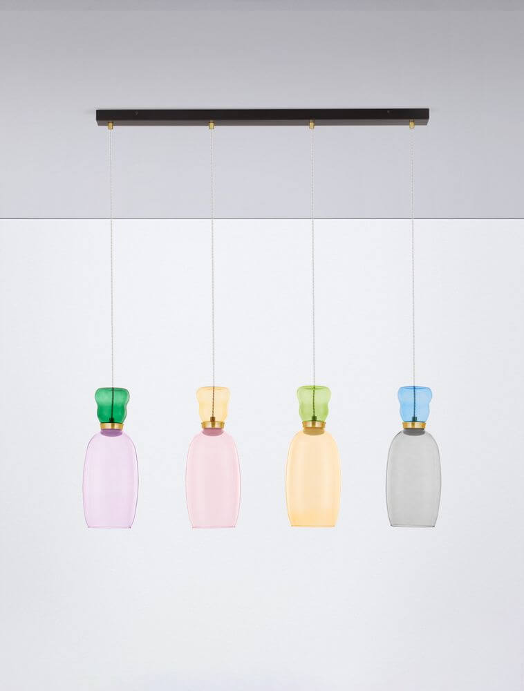 Pluma Pendelleuchte Balken 91 cm4-flammig 3000K Mehrfarbig mit bunten Glasaufsätzen