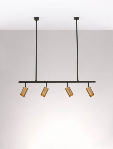 Pogno pendel 4-pære sort, guld med et moderne design lavet af aluminium og elegante guldaccenter.