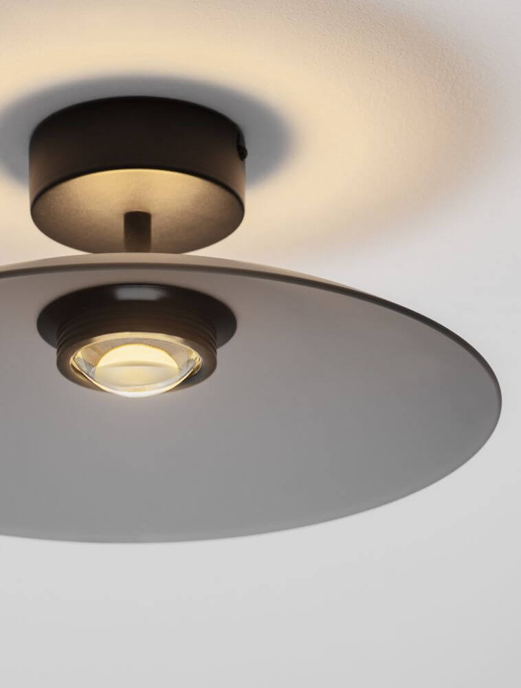 Polifemo LED Deckenleuchte Ø 40cm Up & Down 3000K im modernen Design mit schwarzer und grauer Metalloberfläche.