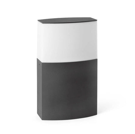 Moderne Gehwegleuchte DATNA 29cm IP44 Dunkelgrau in elegantem Design und dunkler Farbgebung.