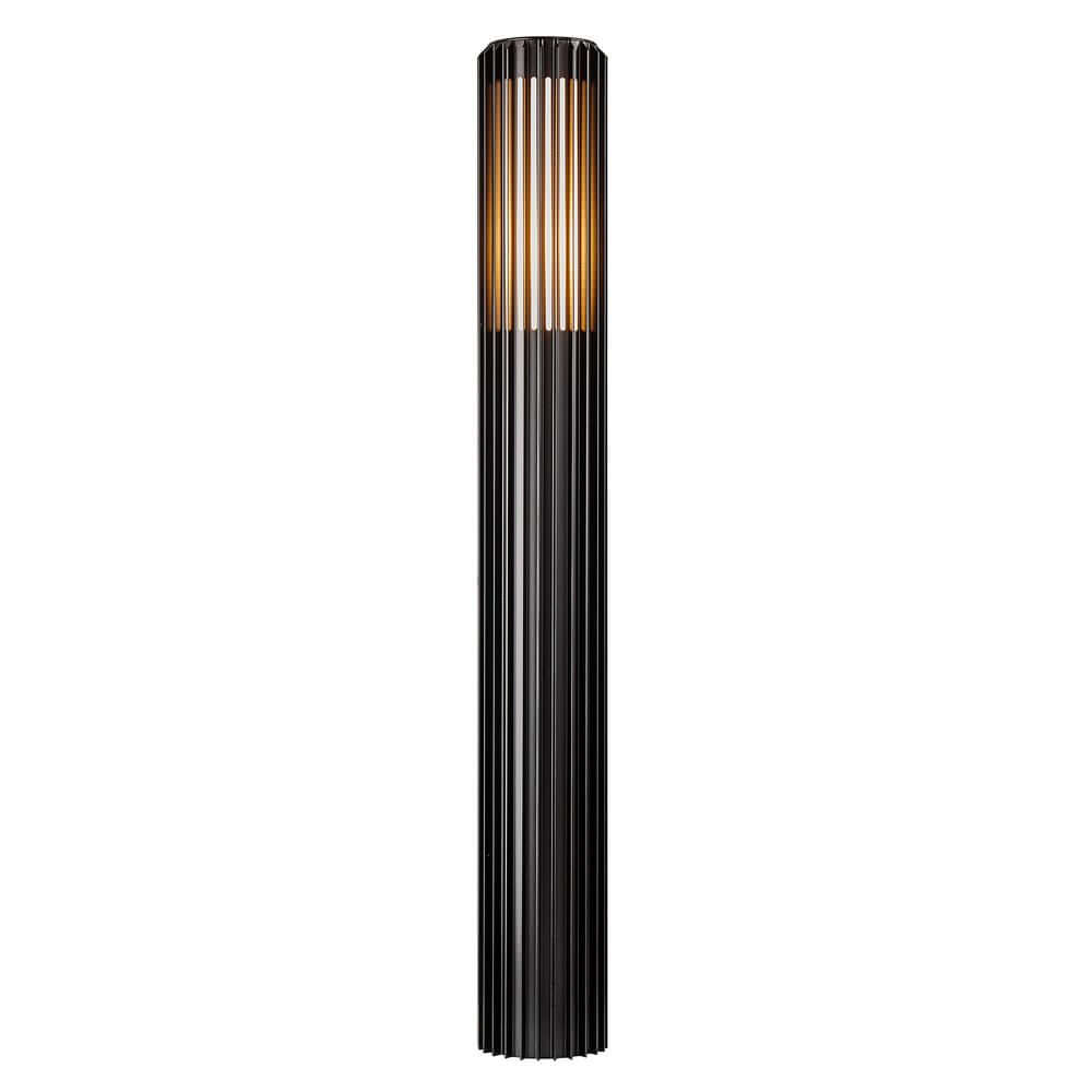 Pollerleuchte Aludra 95 IP54 in modernem Design mit dekorativen Streifen und warmem Licht.