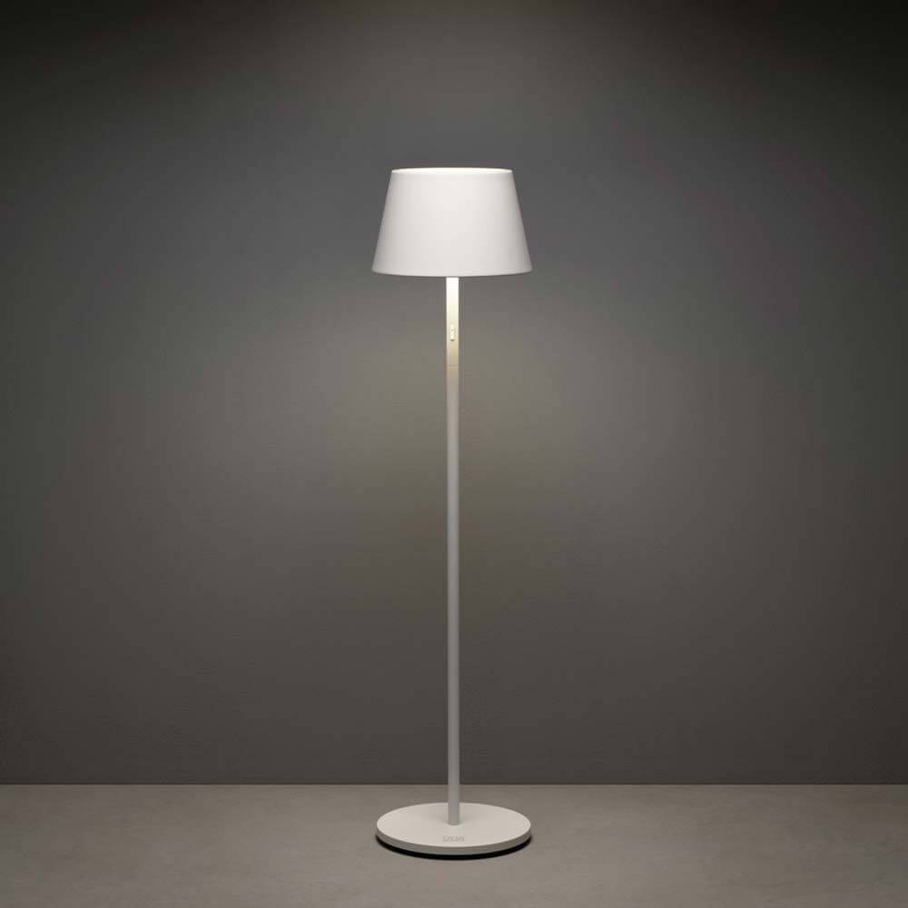 Pomezia LED RGB Außen Stehleuchte IP54 in Weiß, dimmbar und höhenverstellbar für vielseitige Außenanwendungen.