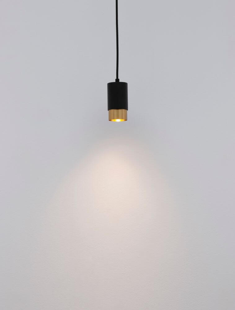Pongo Pendelleuchte Cover Oben Ø 5,9cm Schwarz, Gold in modernem Design mit elegantem Lichtschein.