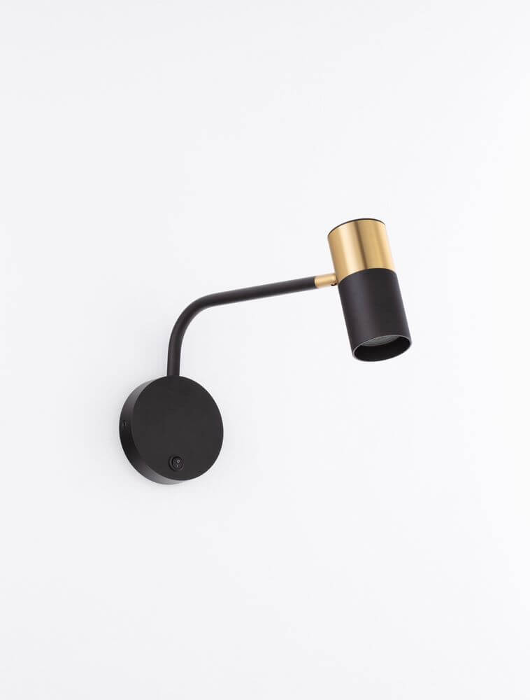 Pongo Wandleuchte Schwarz, Gold mit elegantem Design und harmonischer Farbkombination aus Schwarz und Gold.