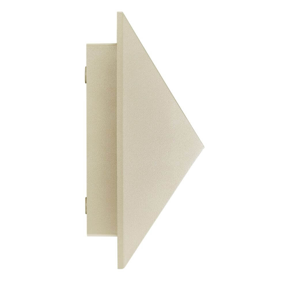 Pontio Außenwandlampe IP54 in geometrischem Design mit abgeschrägtem Lampenschirm und mattem Aluminium.