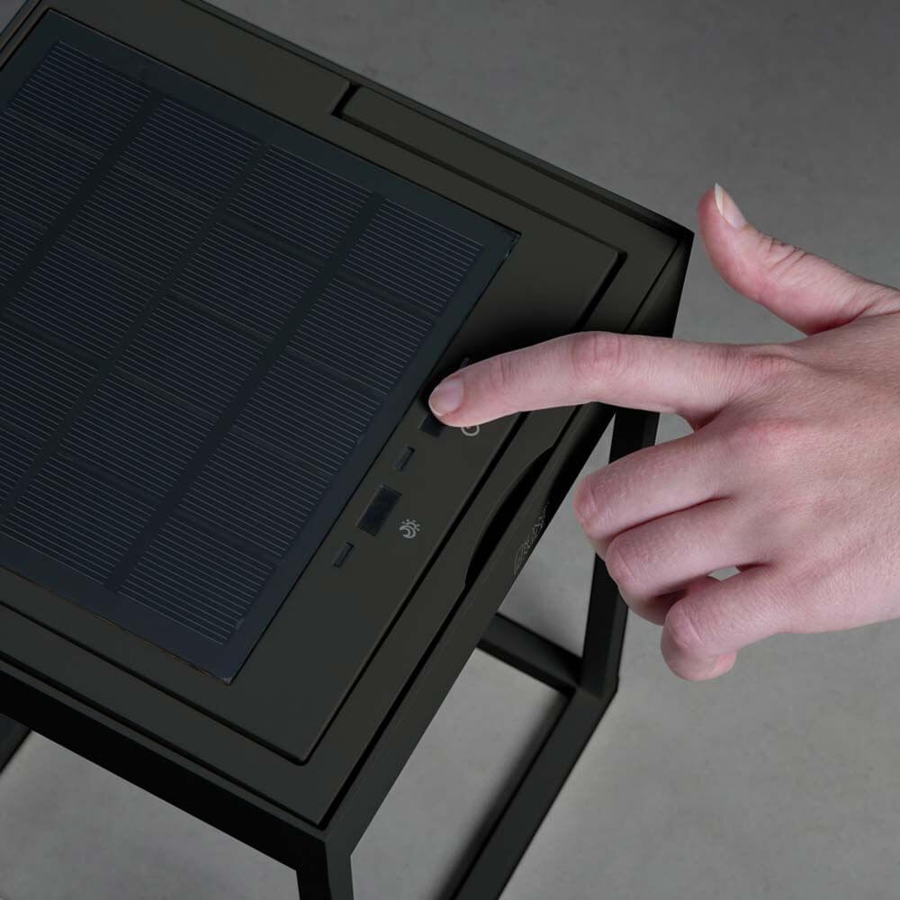 Portofino LED Solar Bodenleuchte IP54 mit Solar-Panel und dimmbaren Funktionen.