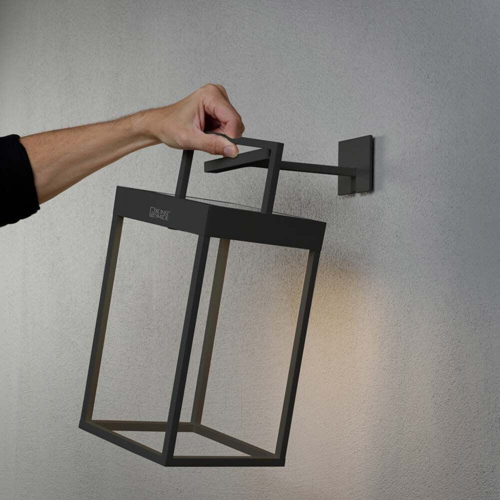 Portofino LED Solar Bodenleuchte IP54 wird an der Wand montiert, dimmbar mit Dämmerungssensor in Schwarz.