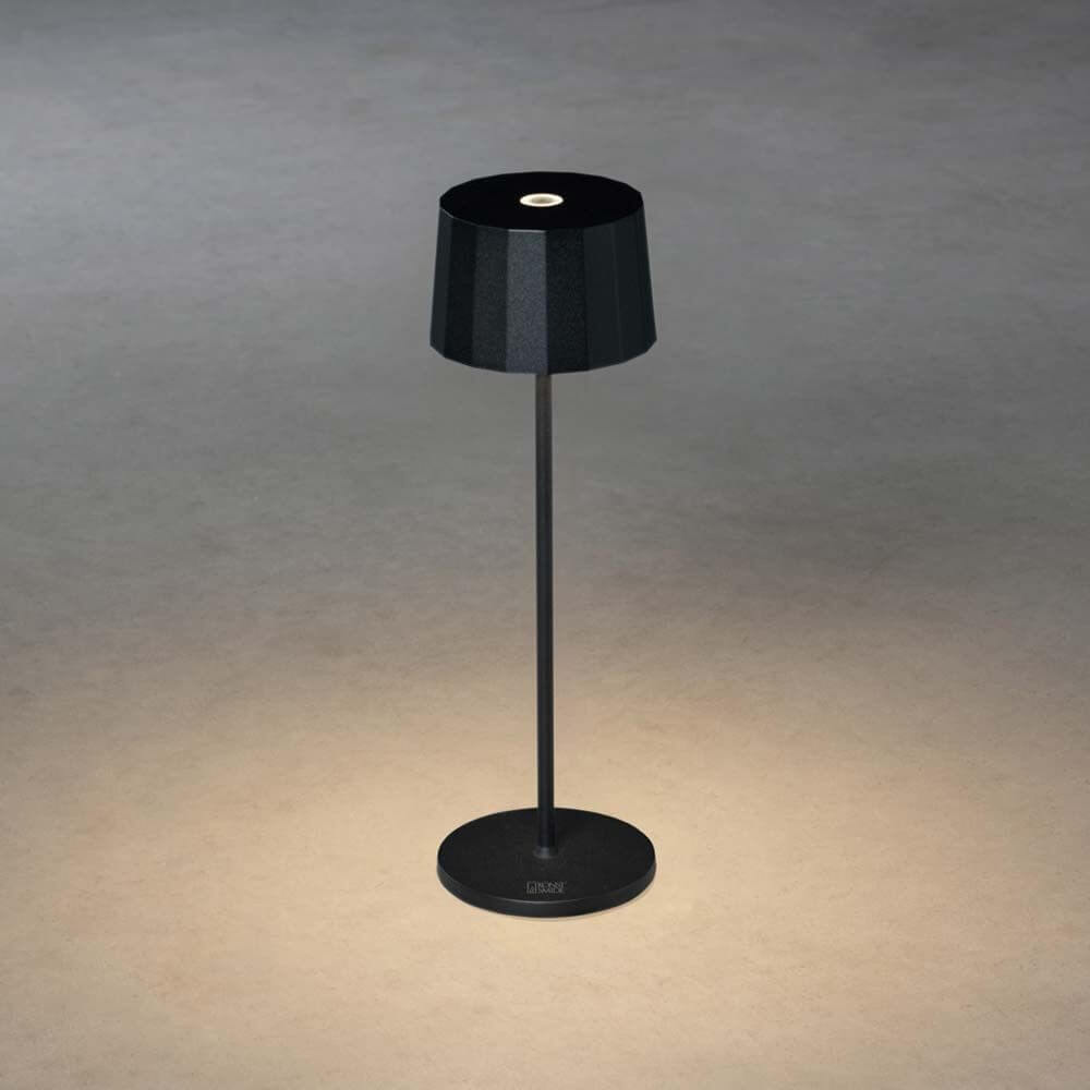 Positano Outdoor LED Akku Tischleuchte in Schwarz, dimmbar und mit USB-Anschluss.