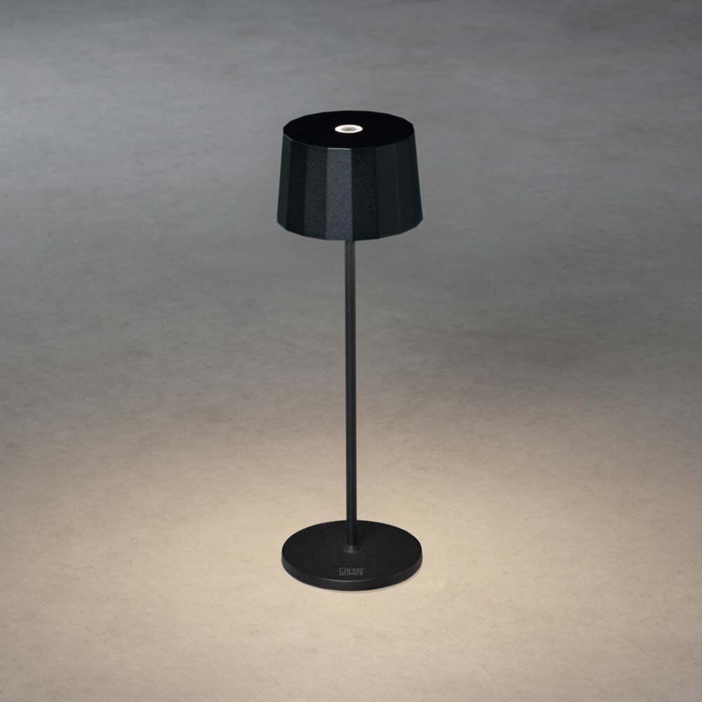 Positano Outdoor LED Akku Tischleuchte in Schwarz, dimmbar mit modernem Design für den Außenbereich.