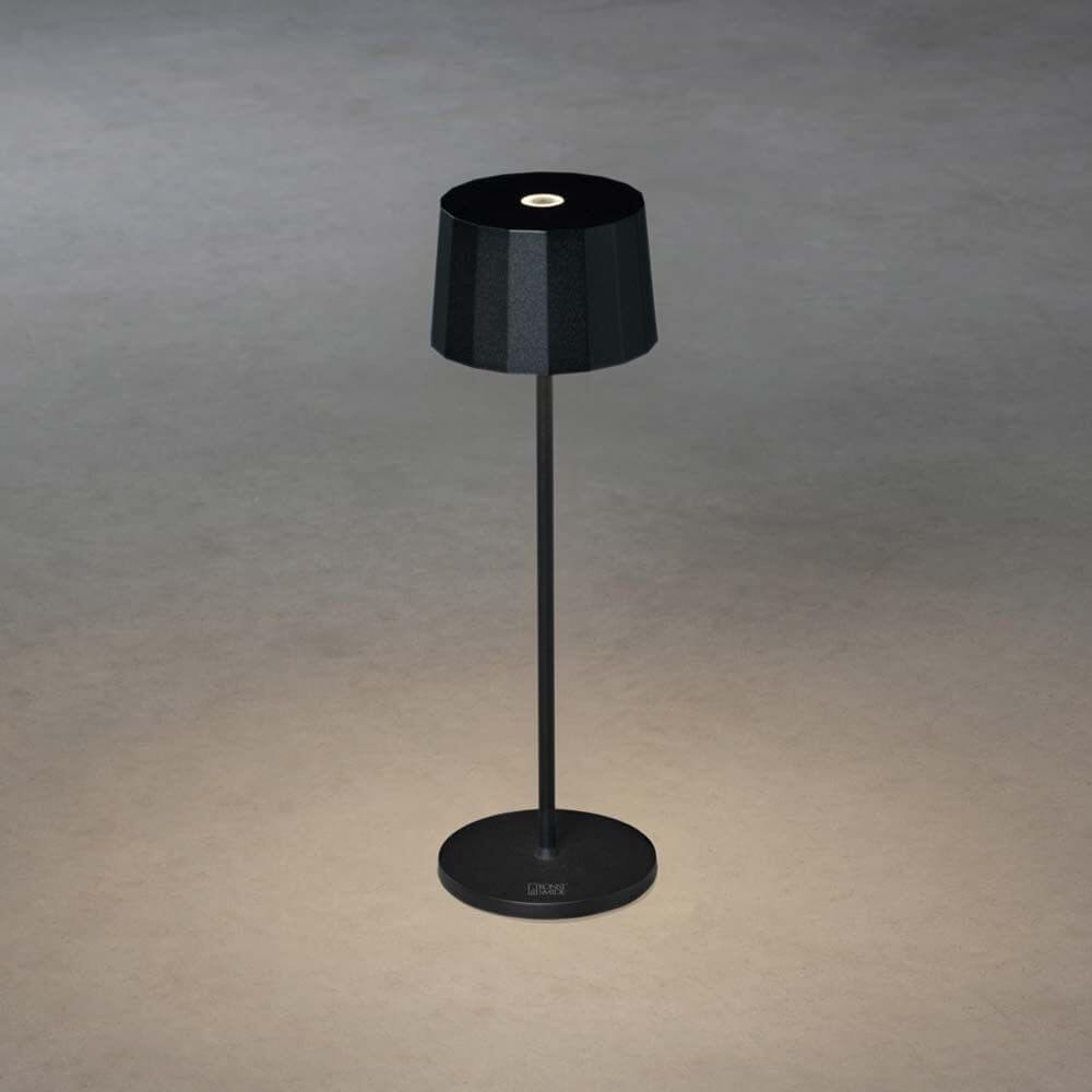 Positano Outdoor LED Akku Tischleuchte in elegantem Schwarz, dimmbar mit USB-Anschluss.